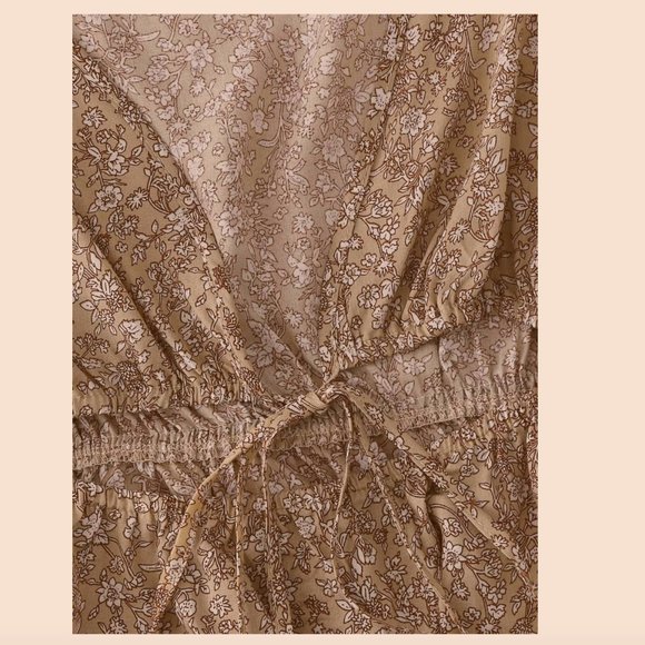 Plunging Neck Tie Front Ditsy Floral Peplum Top - Picture 4 of 4